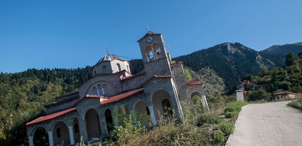 Παγκόσμια ατραξιόν ο ναός που γέρνει στο Ροπωτό